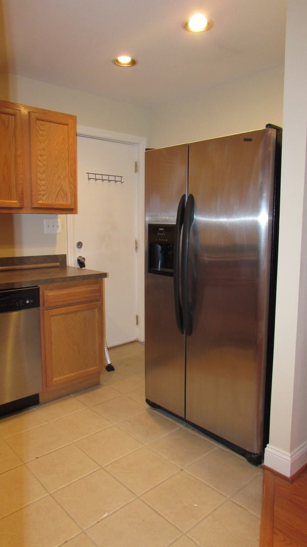 Building Photo - Amazing Rehab Townhome with Deck