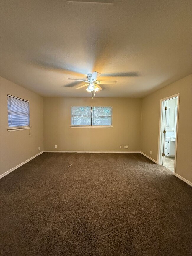 Building Photo - 3 Bedroom 2 bath in Faith Village