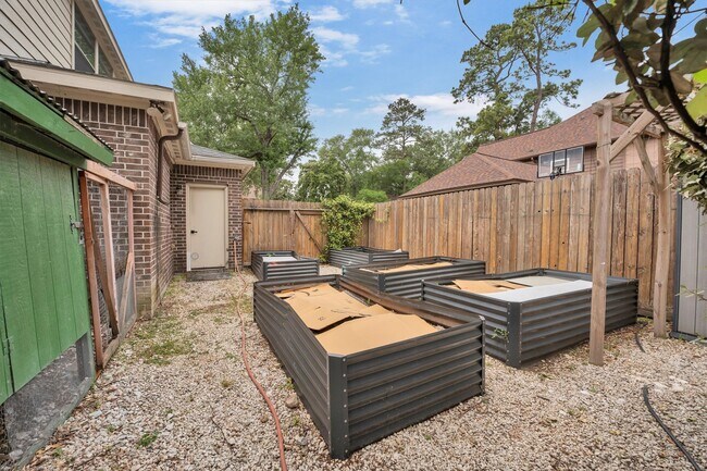 Building Photo - 6723 Mossridge Dr