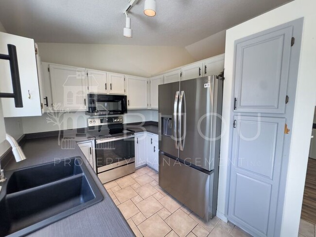 Building Photo - 4030 Meadowdale Pl