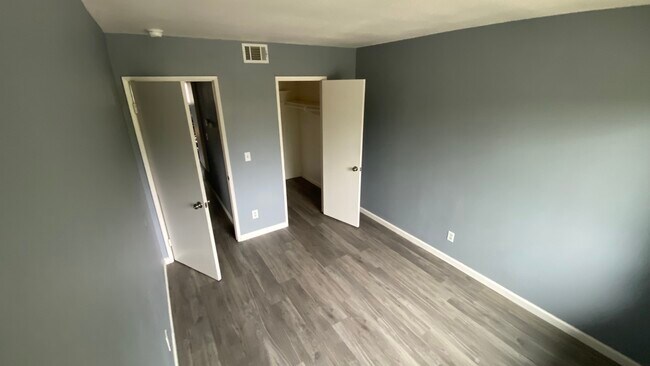 Building Photo - 1106 W Calle De Las Estrellas
