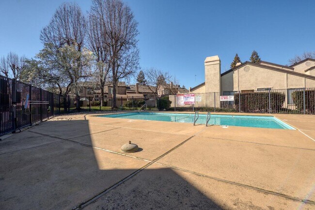 Building Photo - 1108 Cedar Creek Dr