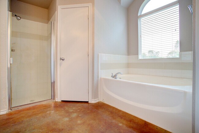 Building Photo - Available July | 4-bedroom 2 bath home in ...