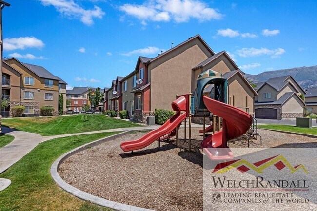 Building Photo - Stylish 3-Bed, 2-Bath Condo in the Heart o...
