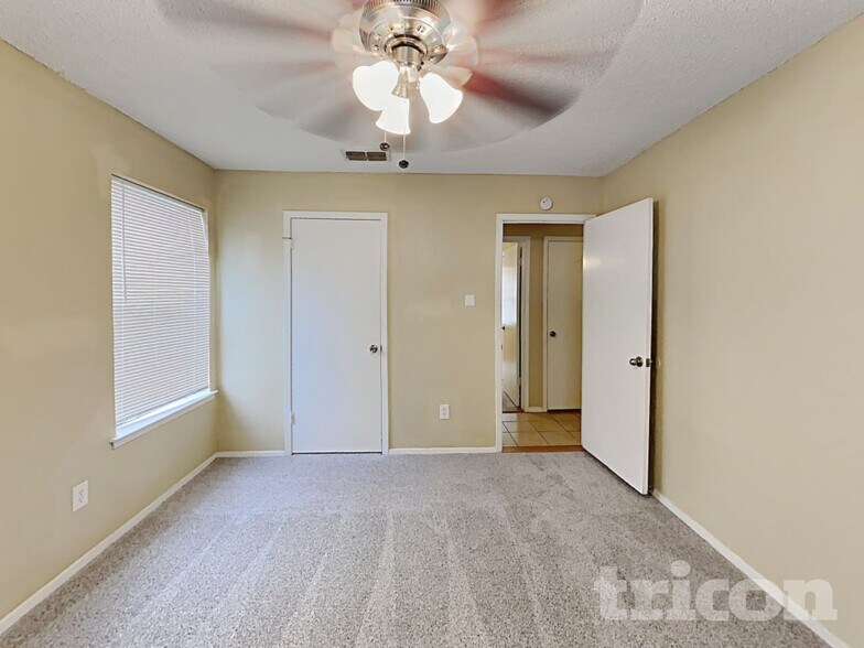 Building Photo - 6321 Macarthur Dr
