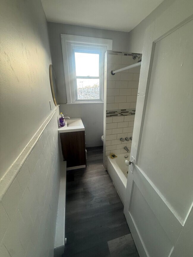 Building Photo - Bright & Spacious 3BR Apartment – Ideal for Relaxing or Entertaining