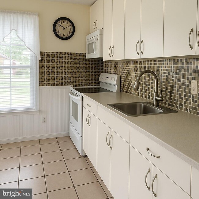 Building Photo - 2536 Chadwick Ct