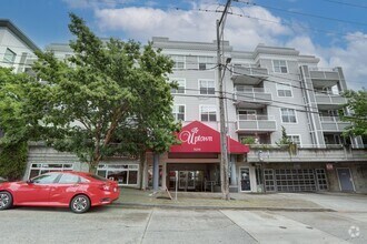 Building Photo - Charming 1 bedroom, 1 bathroom Queen Anne ...
