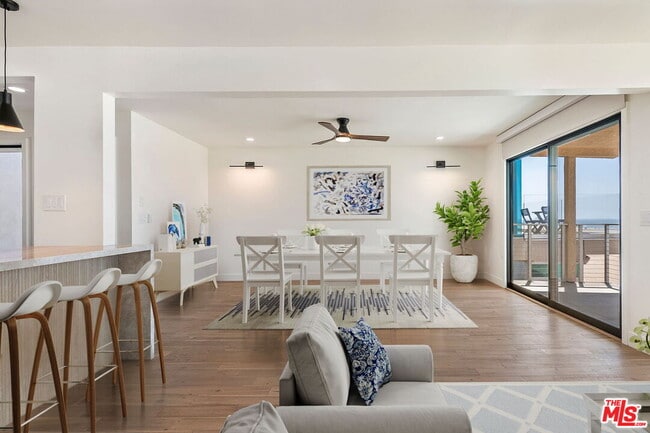 Building Photo - 6407 Ocean Front Walk