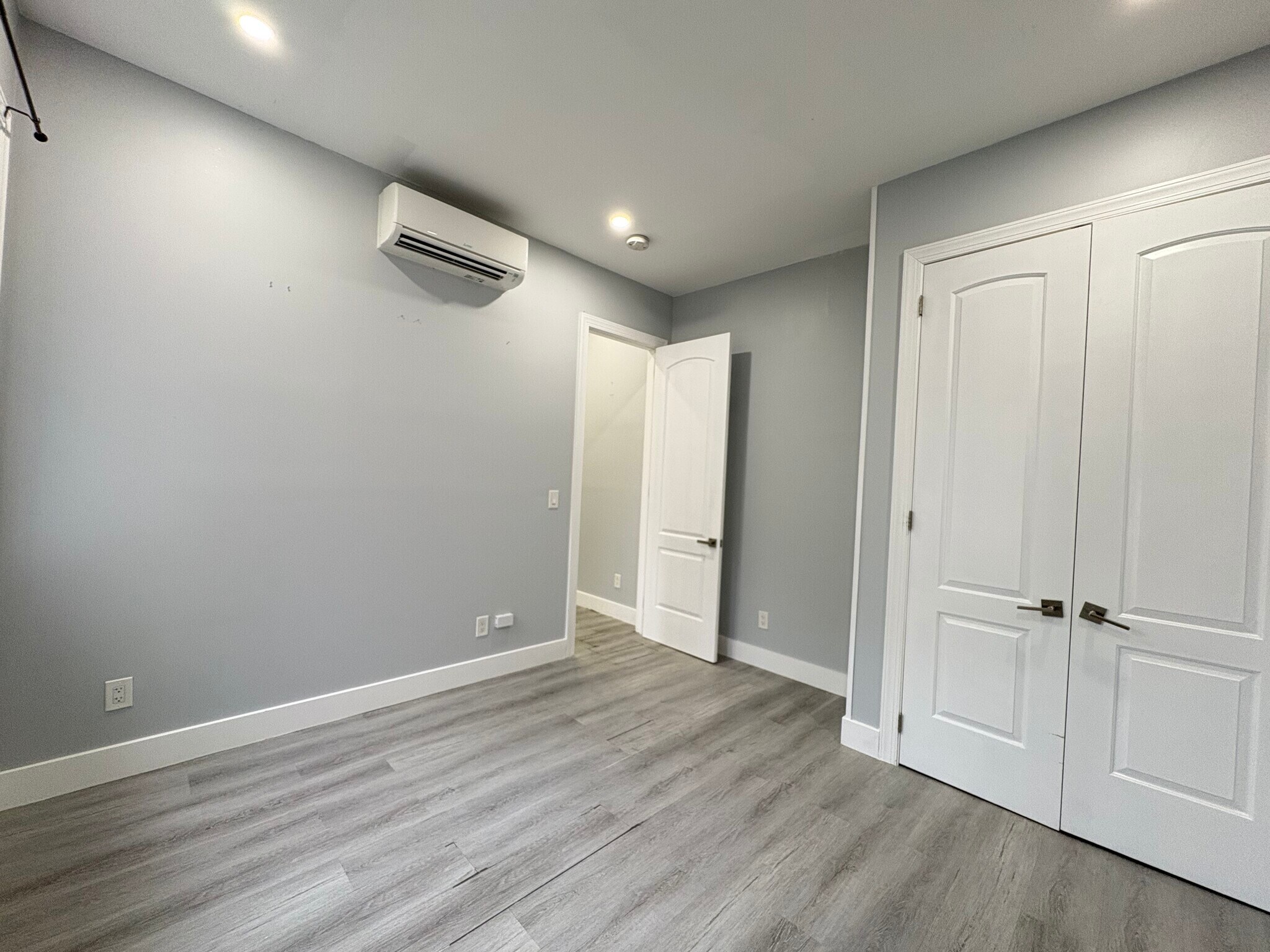 2R - 5516 Hudson Ave