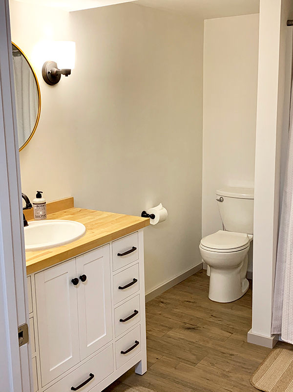 Bathroom w/shower - 3334 SW Luradel St