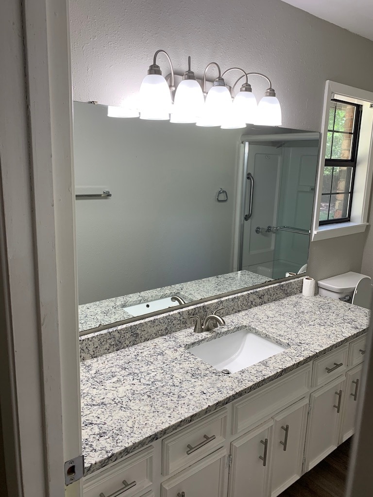 Master bathroom. - 1903 Ginnett Rd