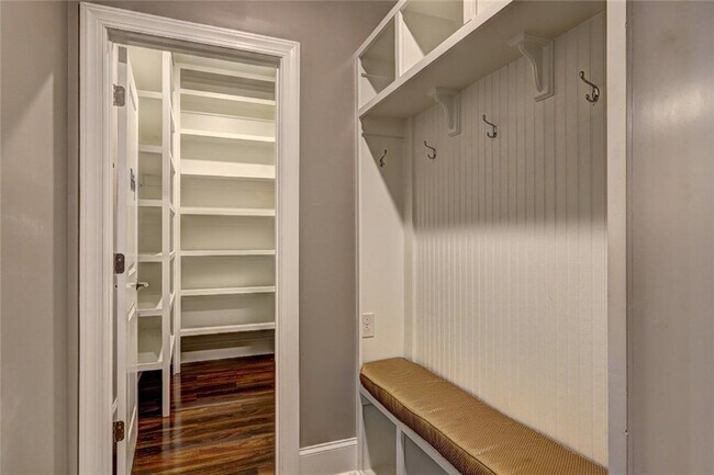 Building Photo - 4527 Bridgeway Rd