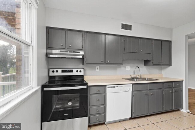 Primary Photo - 4341 Carlisle Pike