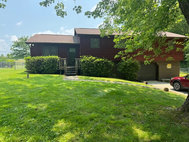 Primary Photo - 3 bedroom 2 Bathroom home