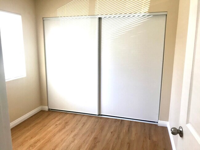 2nd bedroom - 8160 Jamieson Ave
