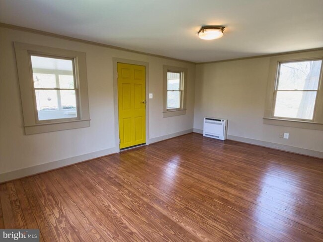 Building Photo - 37905 Snickersville Turnpike