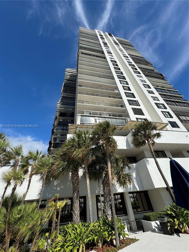 Building Photo - 2333 Brickell Ave