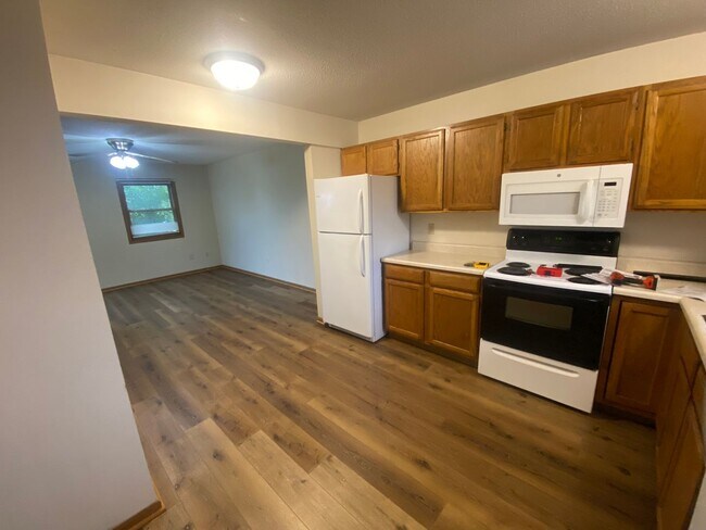 Building Photo - Sunflower 2604-2606