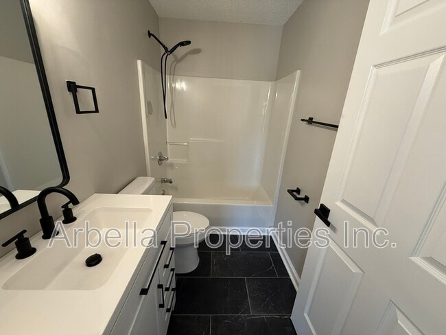 Building Photo - 1735 Blakewood Ct