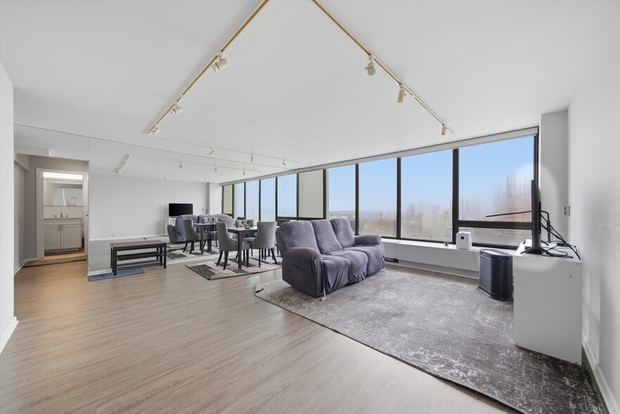 Building Photo - 2800 N Lake Shore Dr