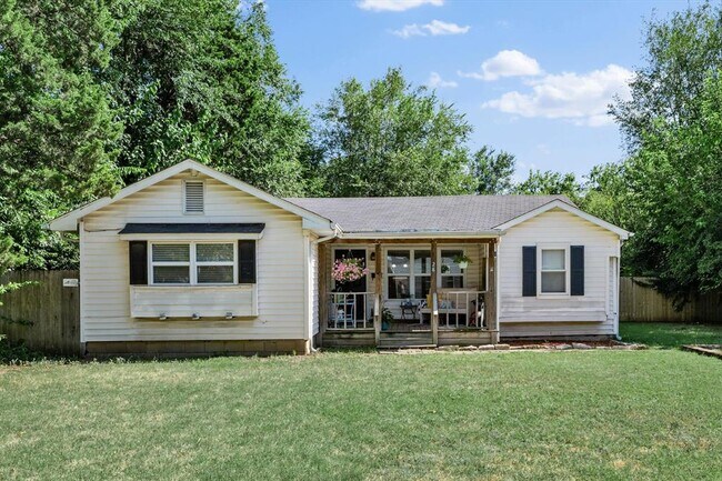 Primary Photo - 28 E Bowman Ave
