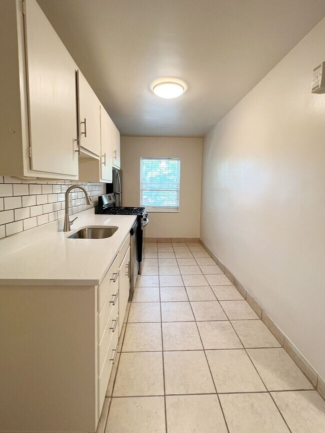 Building Photo - SEE IT NOW: Charming Updated Apartment with Private Balcony ~ $500 MOVE-IN SPECIAL!