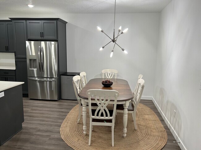 Building Photo - 891 S 2300 E