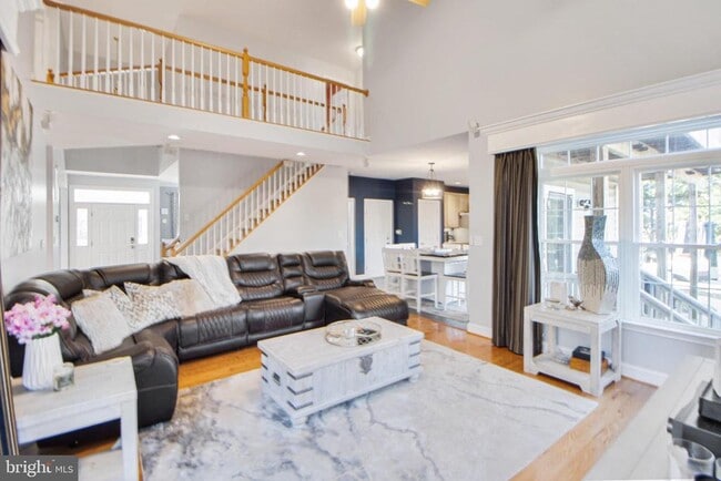 Building Photo - 7420 Mayflower Ct