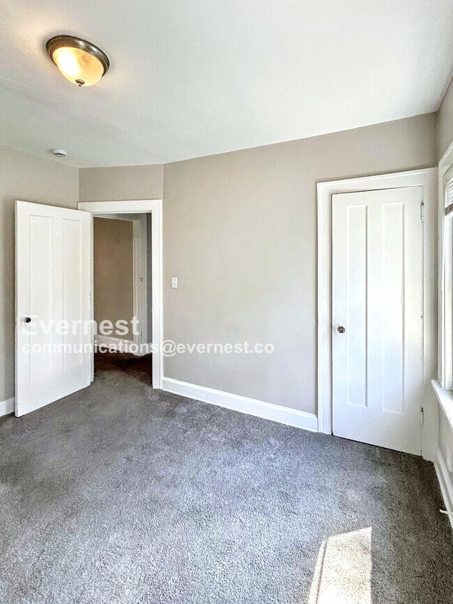 Building Photo - 931 Helmsdale Rd