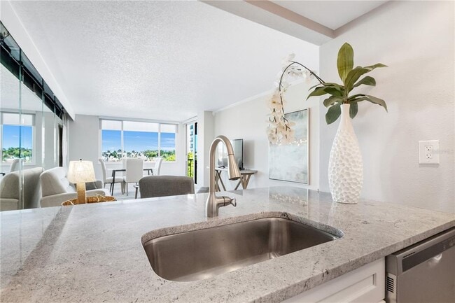 Building Photo - 6295 Bahia Del Mar Cir