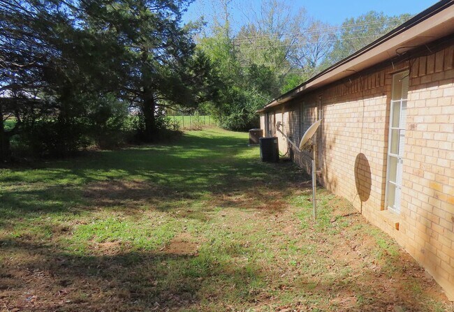 Building Photo - 11782 S Hillcreek Rd