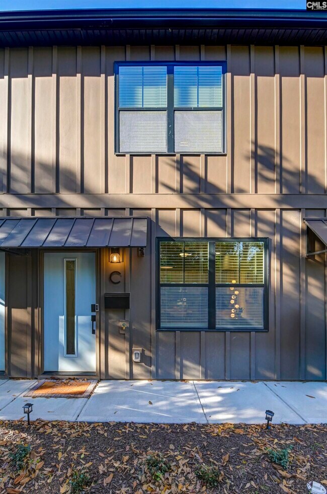 Building Photo - 816 Shull St