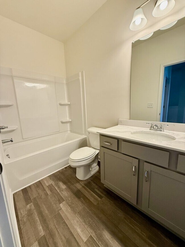 Building Photo - $500 off one Months Rent!