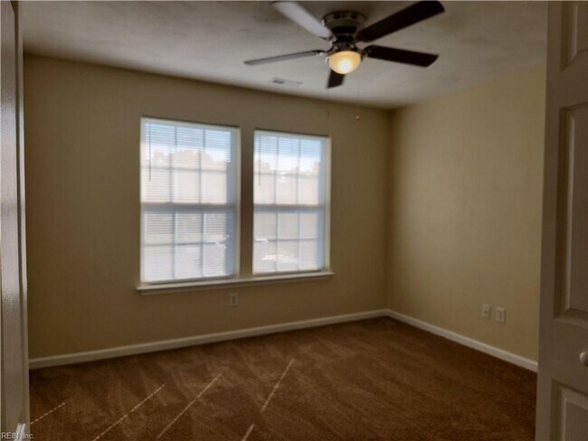 Building Photo - RENTAL