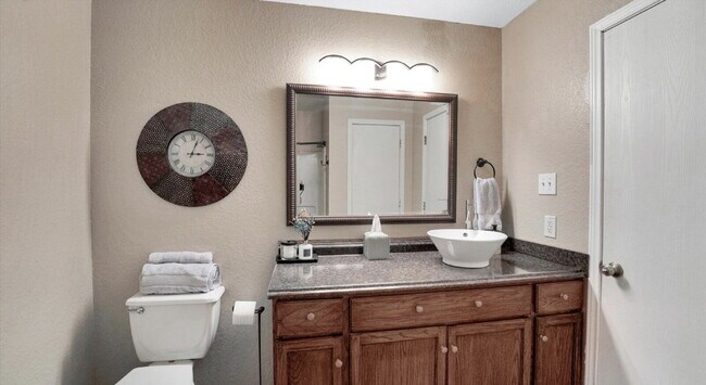 Building Photo - "Charming 3-Bedroom Oasis on Cherokee Blvd with 2 Full Baths – 1425 Sq Ft of Cozy Living in New B...