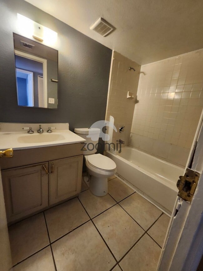 Building Photo - 4264 N 68th Dr
