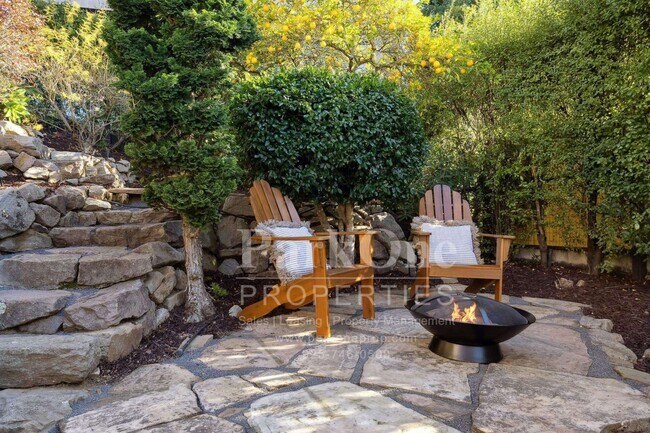 Building Photo - Short term, furnished possible for this magnificent home.