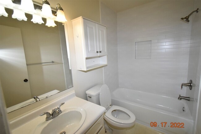 Building Photo - 1911 Westlake Rd