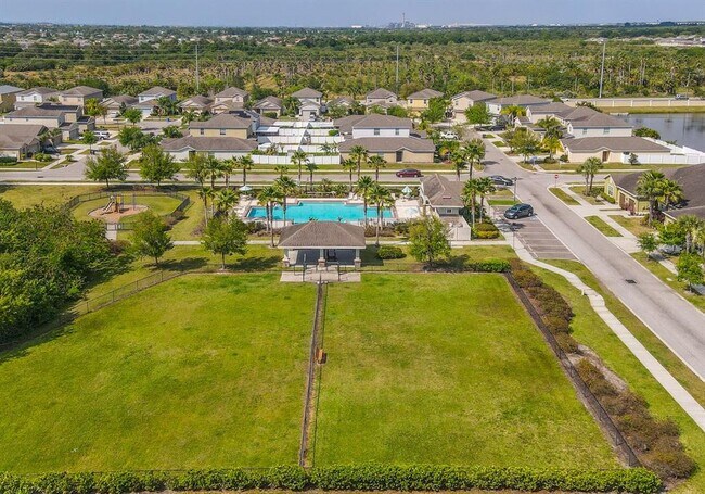 Building Photo - 1313 Trailwater St