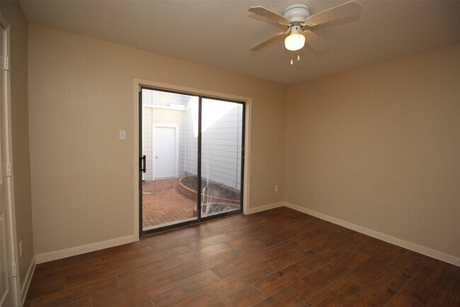 Building Photo - 13 Hideaway Dr