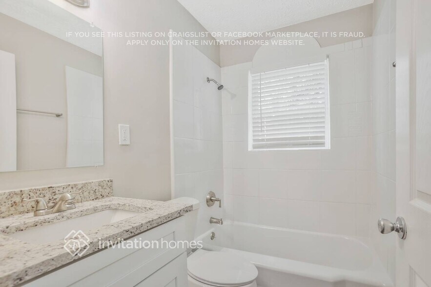 Building Photo - 2100 Dellwood Pl