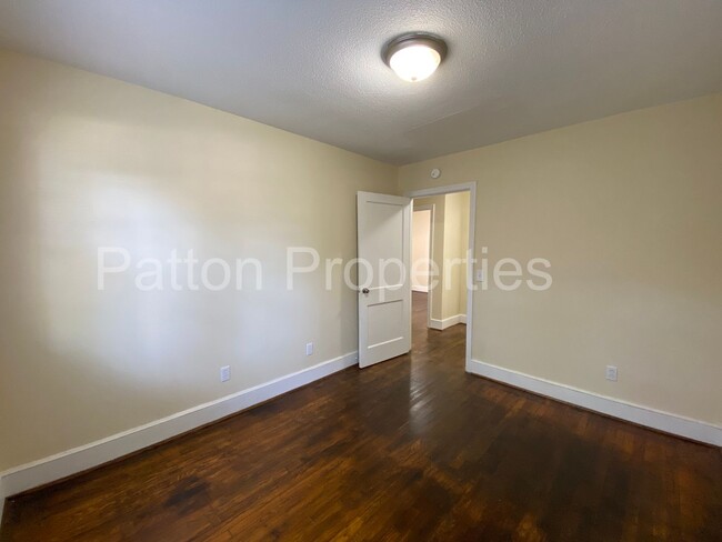 Building Photo - Colonial Heights