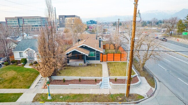 Building Photo - 1285 Parkway Ave