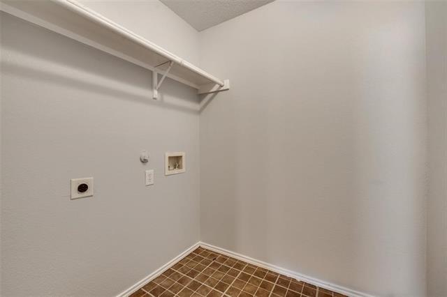 Building Photo - 510 Burleson St