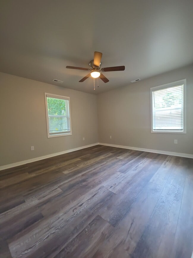 Building Photo - 2706 Pinetree Ln NW
