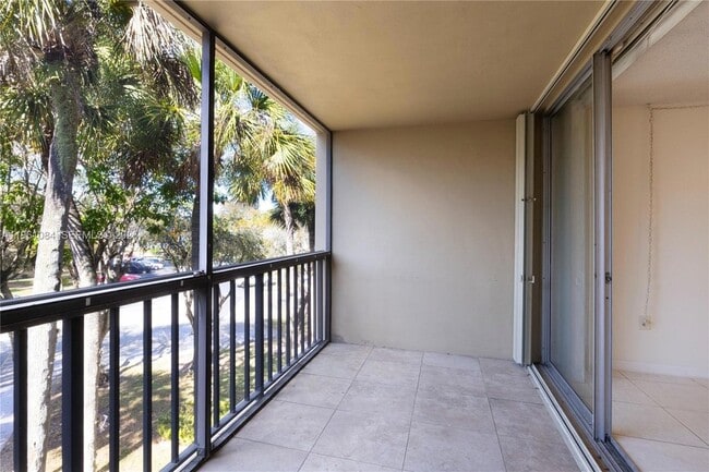 Building Photo - 10855 SW 112th Ave