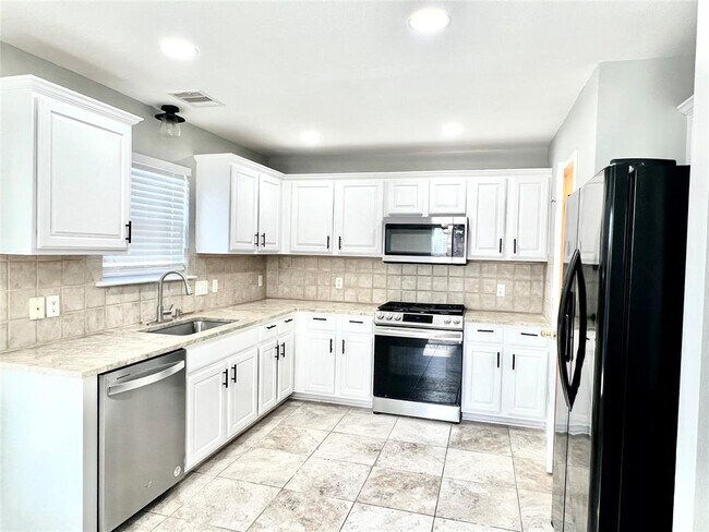 Building Photo - 10516 Dunham Forest Rd