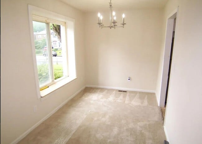 Building Photo - Three Bedroom to Call Home Sweet Home!