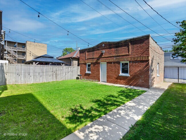 Building Photo - 2441 N Harding Ave